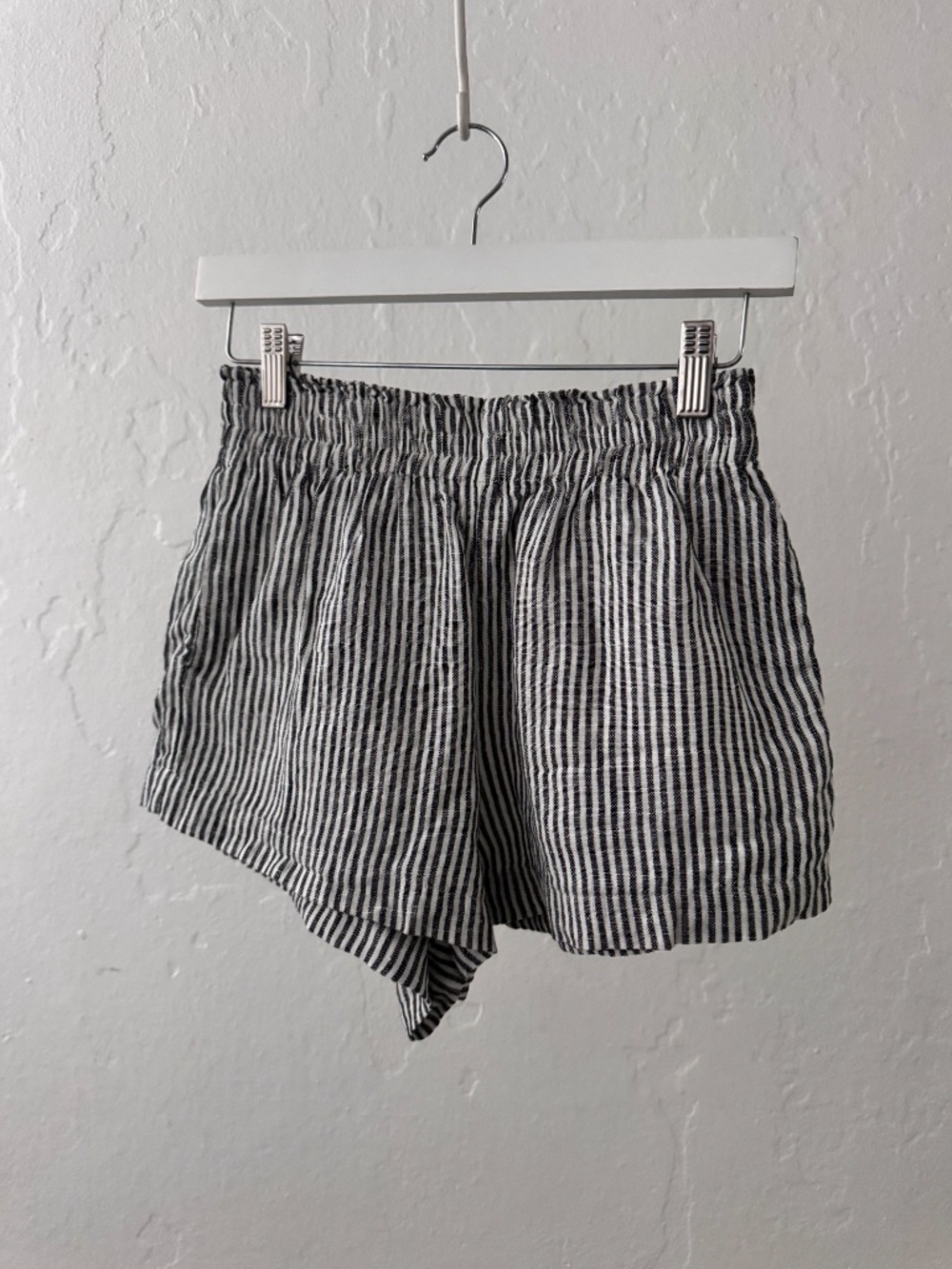 Reformation Mila Linen Shorts - Picture 4 of 7